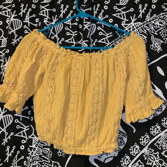 american eagle off the shoulder cropped shirt - Picture 2 of 3